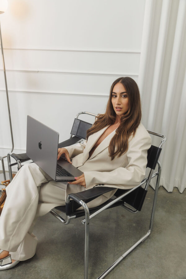 1:1 Coaching with Jess Marie – Co-Owner of Circles of Hair & Salon Growth Strategist